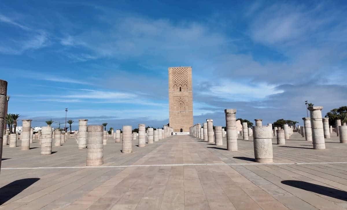 Der imposante Hassan-Turm in Rabat, das unvollendete Meisterwerk der islamischen Architektur.